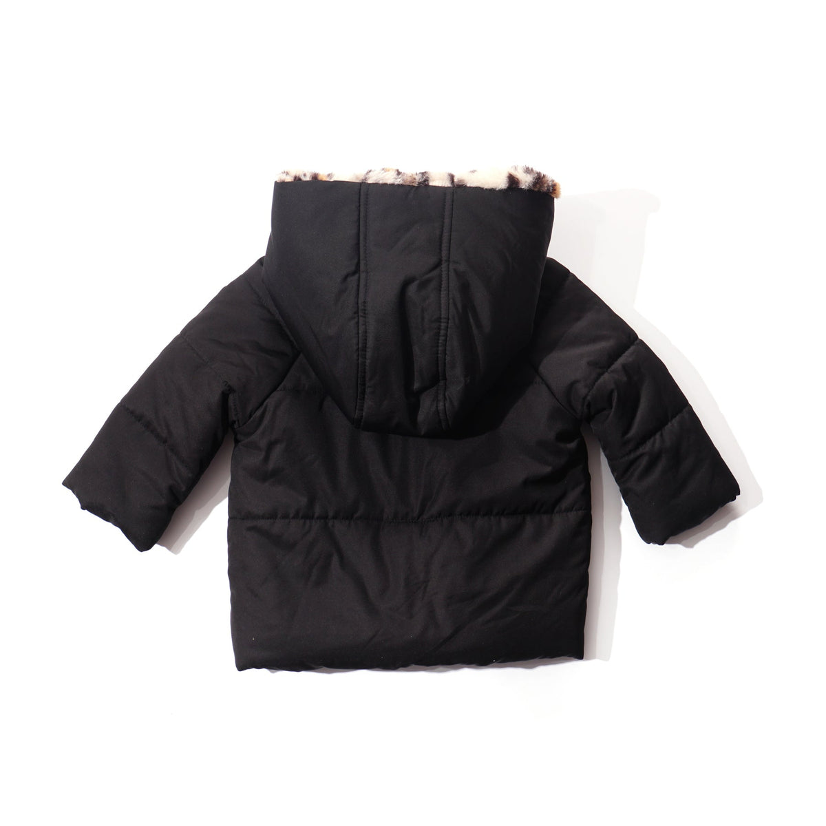 Black padded jacket, inner cheetah print faux fur lining. Two front pockets included at the front. Button as well as zipper fastenings included.