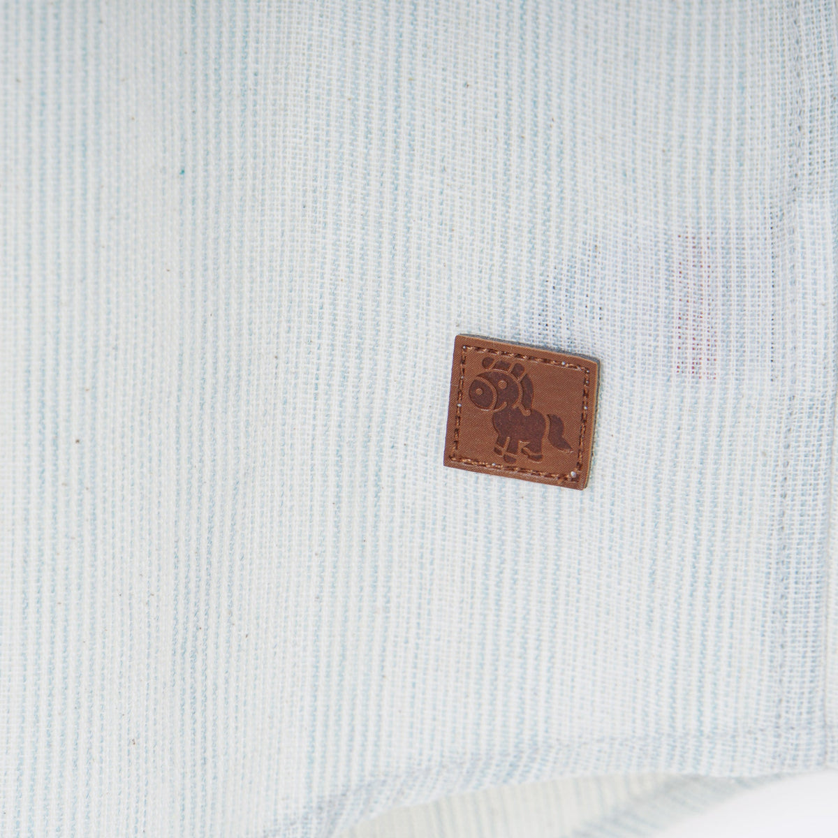 Full sleeve, grandad shirt, front fastening, buttoned cuffs with a logo tag. Suited for all occasions. 
