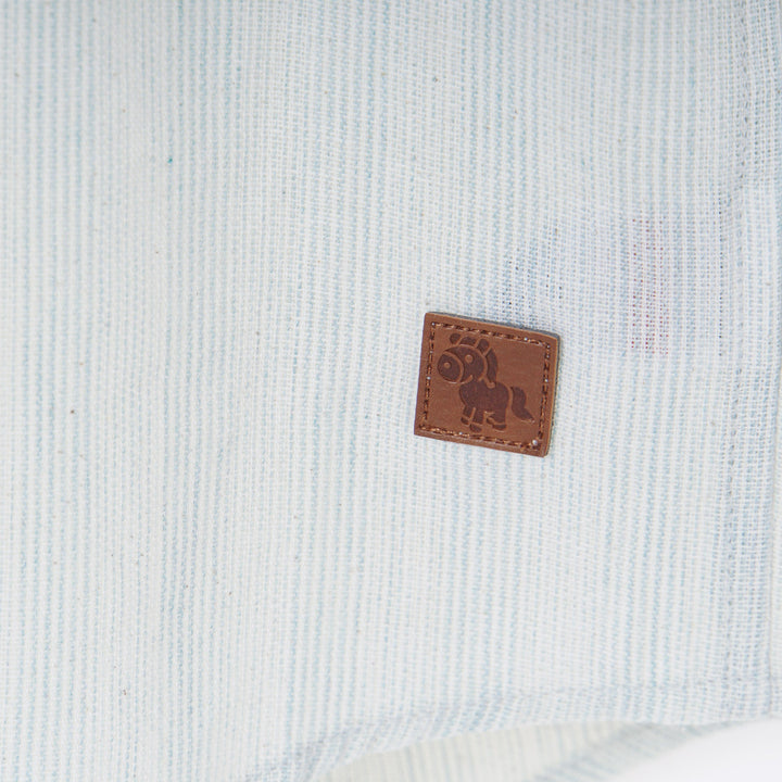 Full sleeve, grandad shirt, front fastening, buttoned cuffs with a logo tag. Suited for all occasions. 