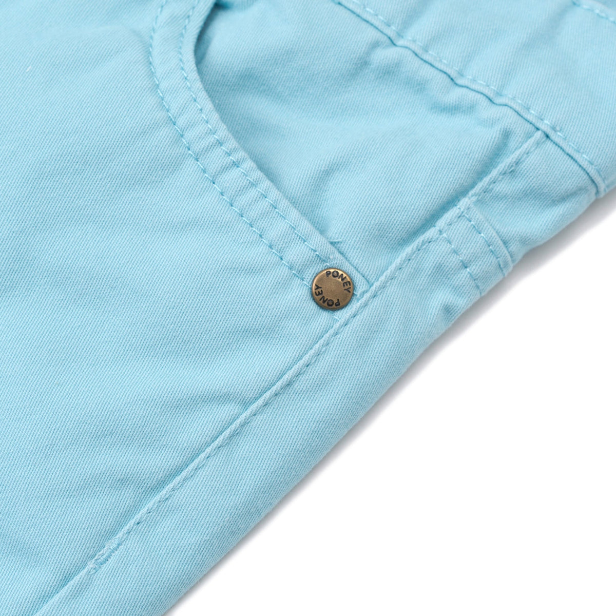 Pool Blue cropped pants, two front and back pockets. Adjustable button on the inner lining. Button and zipper front fastening. Poney logo embroidered