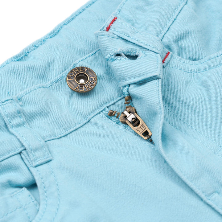 Pool Blue cropped pants, two front and back pockets. Adjustable button on the inner lining. Button and zipper front fastening. Poney logo embroidered
