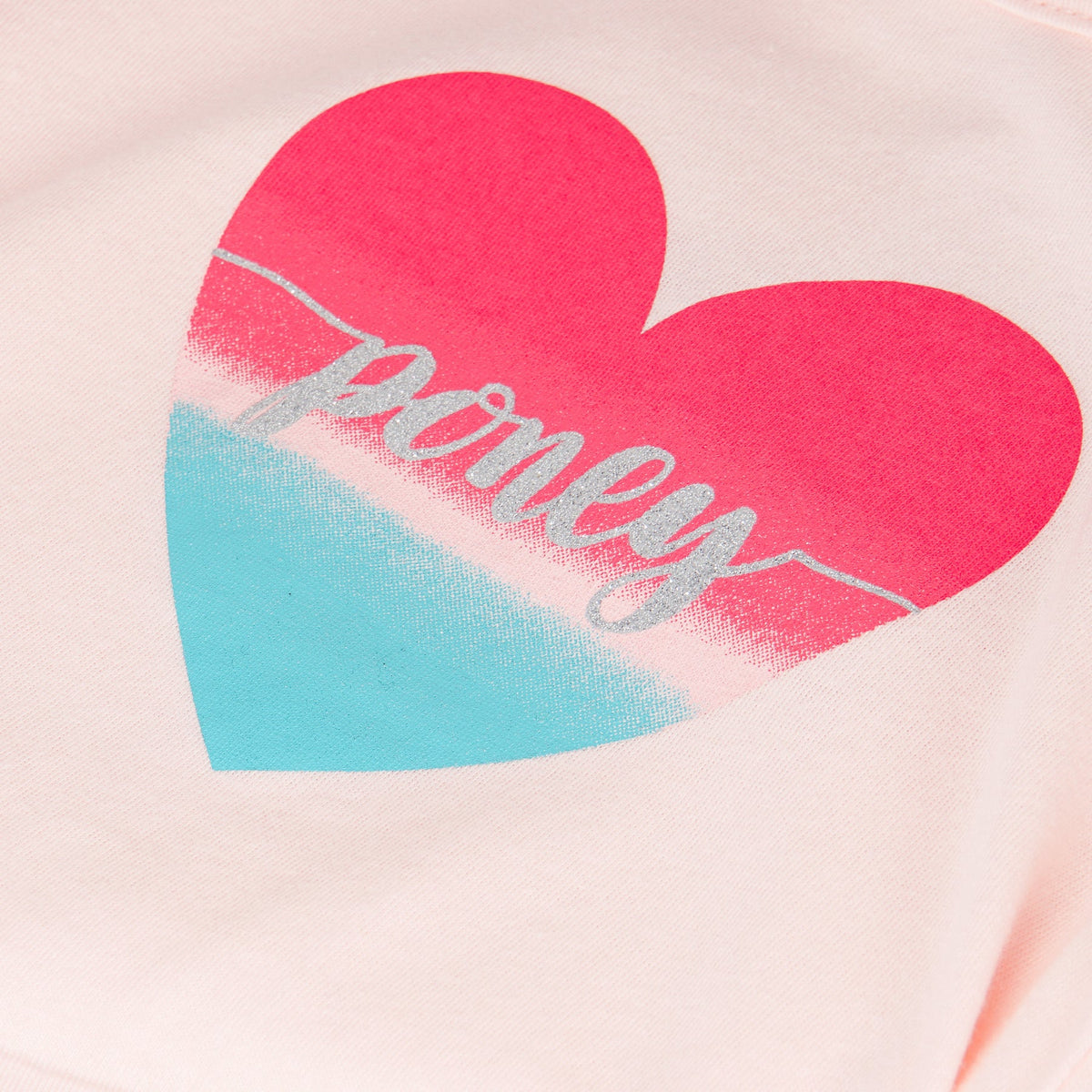 Light pink 'poney' heart t-shirt, short sleeve, a buttoned nape. 