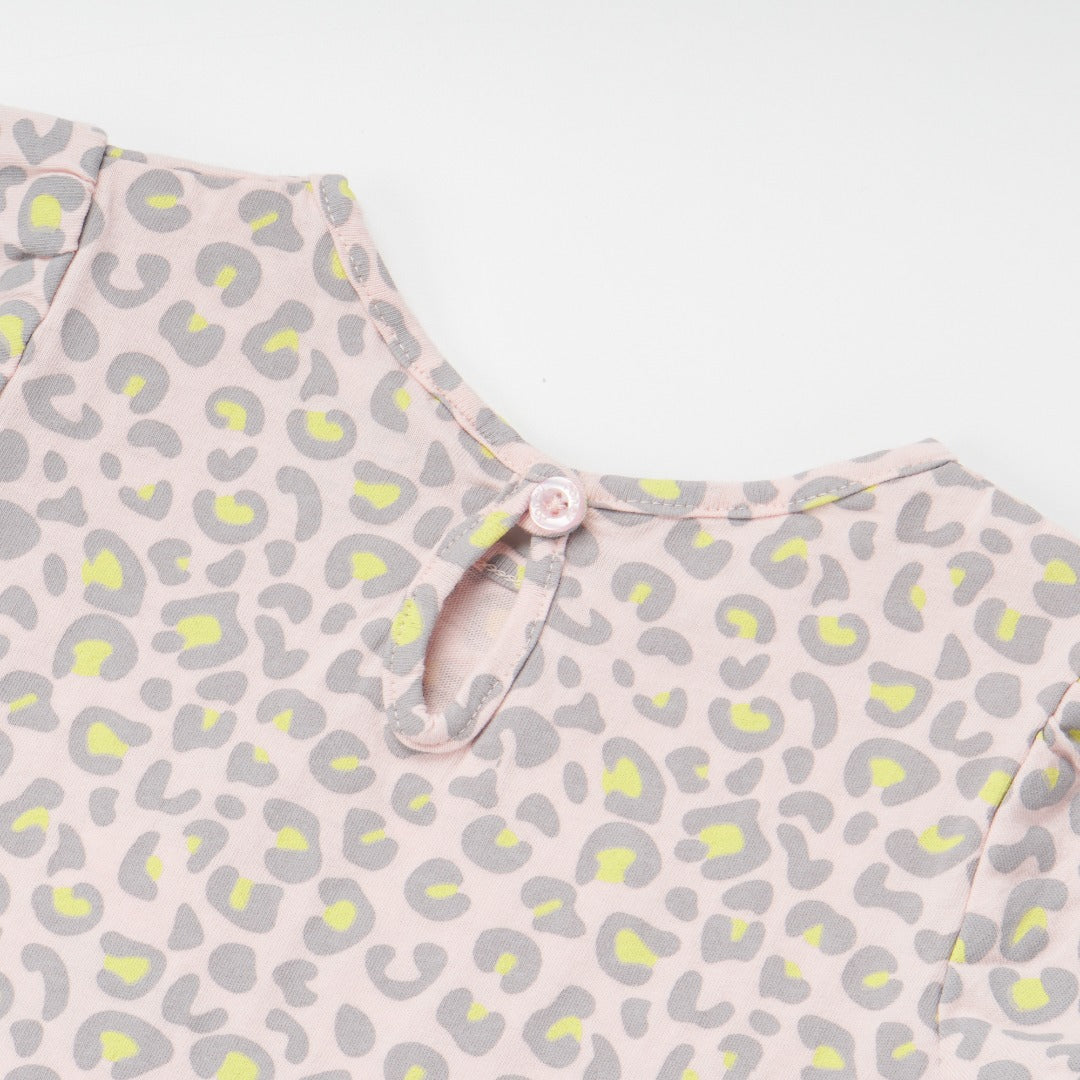 Pink cheetah print top, short sleeve and a buttoned nape.