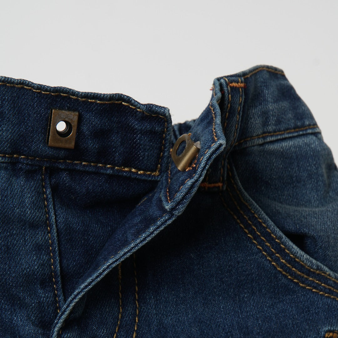 Rugged Ripped Jeans, Front and Back Pockets, Front Zipper, Embroidered Logo and Back Logo Tag. Button Fastening